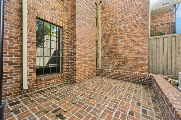 $825,000 | 2210 Avalon Place, Houston, TX 77019