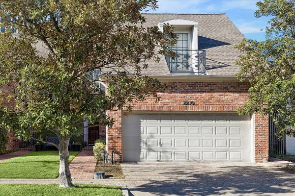 $825,000 | 2210 Avalon Place, Houston, TX 77019