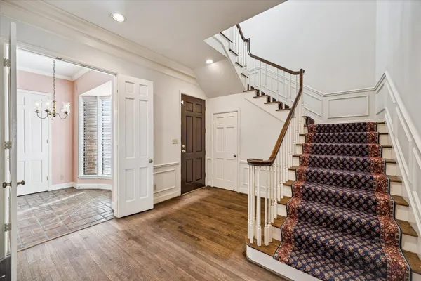 $825,000 | 2210 Avalon Place, Houston, TX 77019