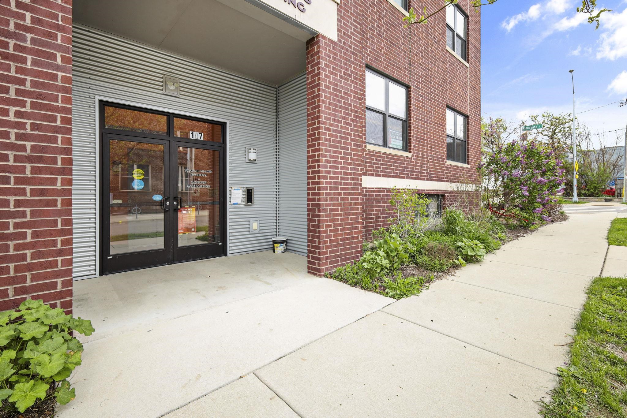 107 Sutherland Court, Unit 323 Madison, WI 53704 - Photo 25 of 35
