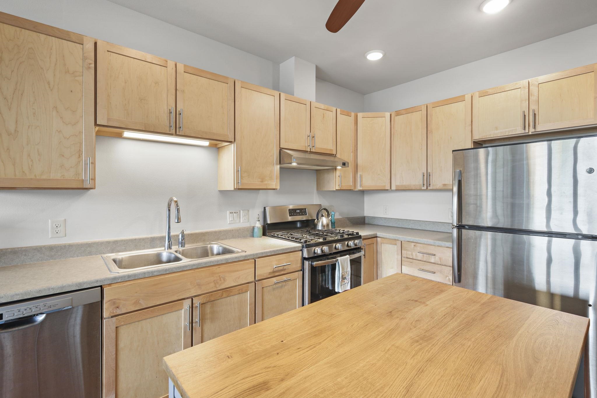 107 Sutherland Court, Unit 323 Madison, WI 53704 - Photo 8 of 35