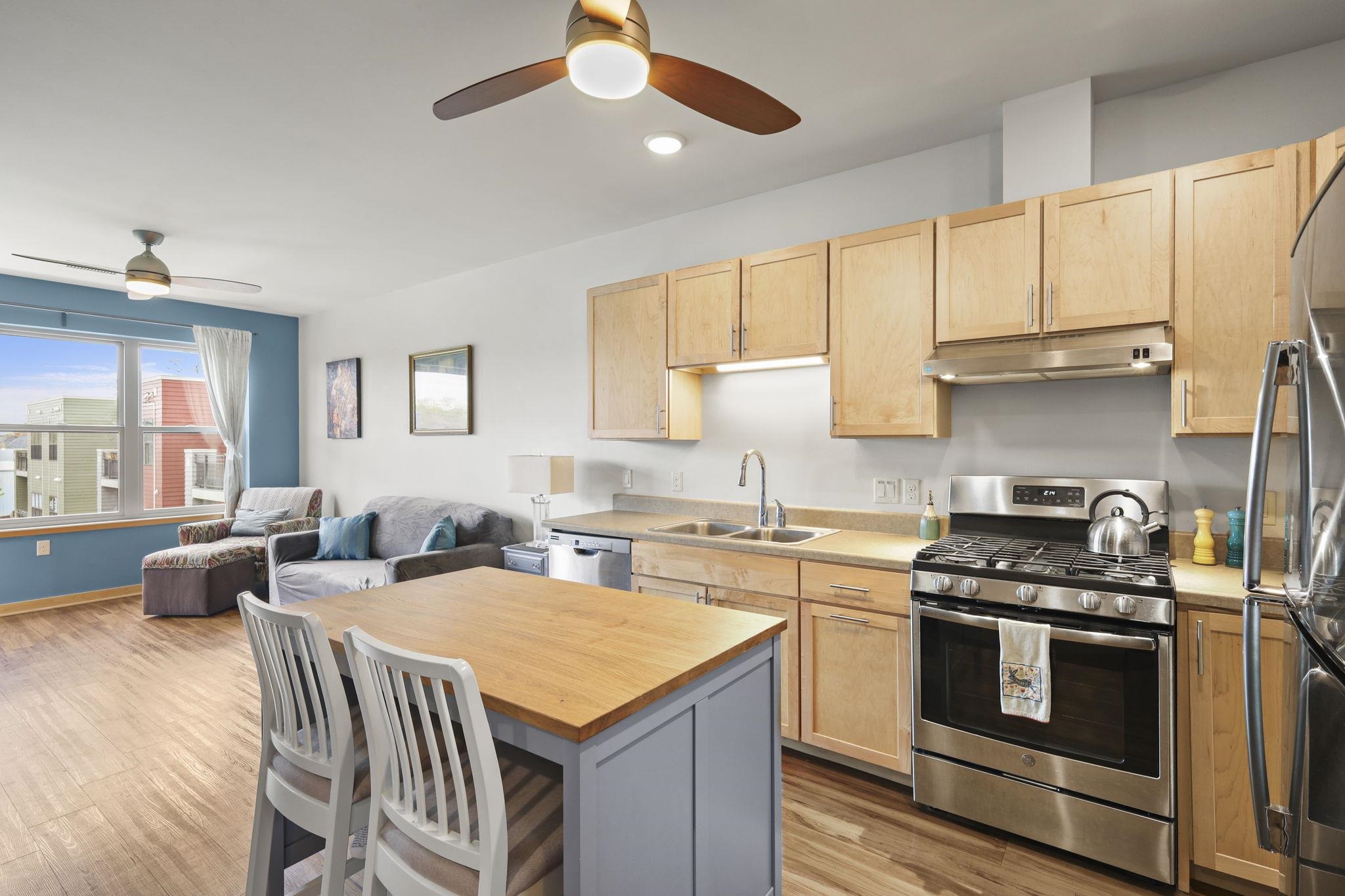 107 Sutherland Court, Unit 323 Madison, WI 53704 - Photo 10 of 35