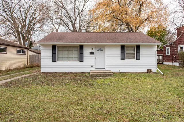 $2,000 | 922 Landon Avenue, Winthrop Harbor, IL 60096