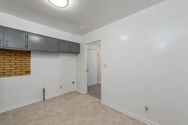 $2,000 | 922 Landon Avenue, Winthrop Harbor, IL 60096