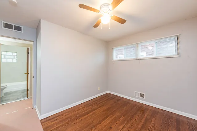 $2,000 | 922 Landon Avenue, Winthrop Harbor, IL 60096