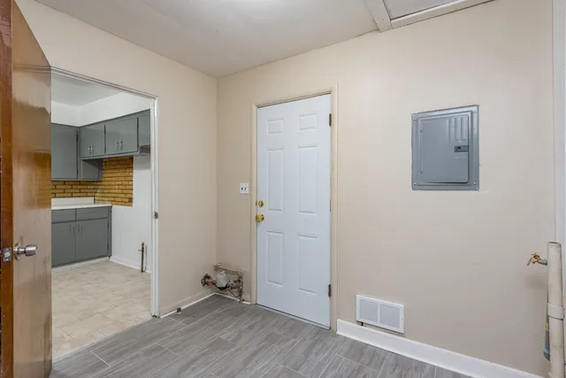 $2,000 | 922 Landon Avenue, Winthrop Harbor, IL 60096