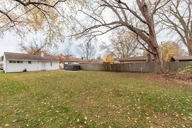 $2,000 | 922 Landon Avenue, Winthrop Harbor, IL 60096