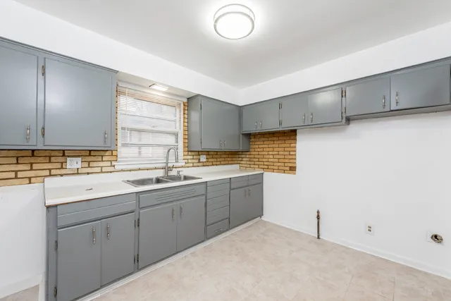 $2,000 | 922 Landon Avenue, Winthrop Harbor, IL 60096