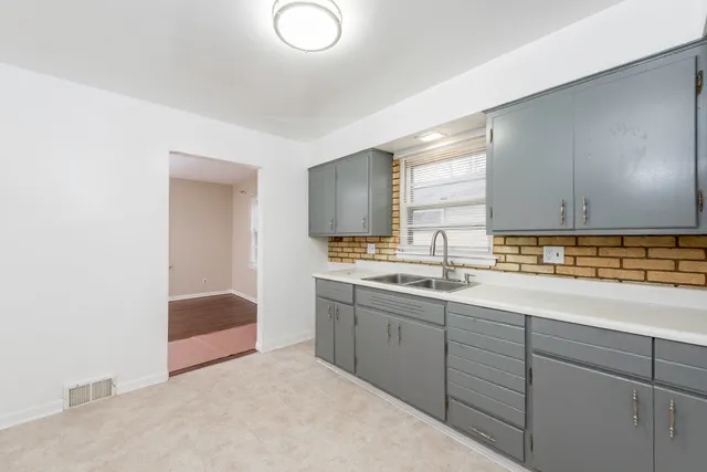 $2,000 | 922 Landon Avenue, Winthrop Harbor, IL 60096