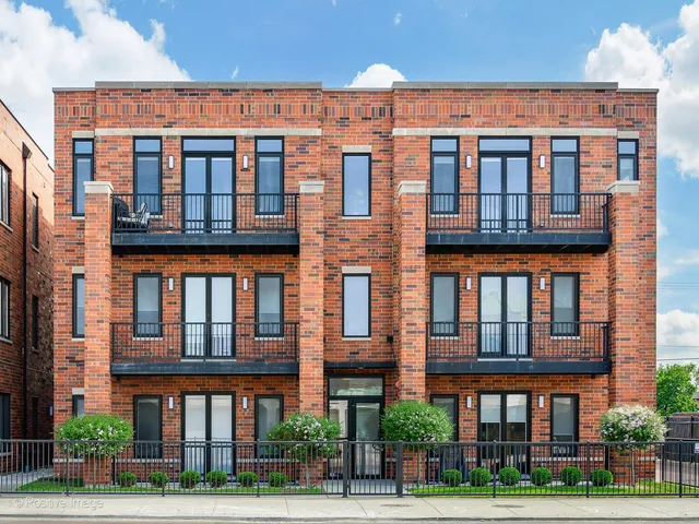 $2,510 | 7353 West Grand Avenue, Unit 1E, Elmwood Park, IL 60707