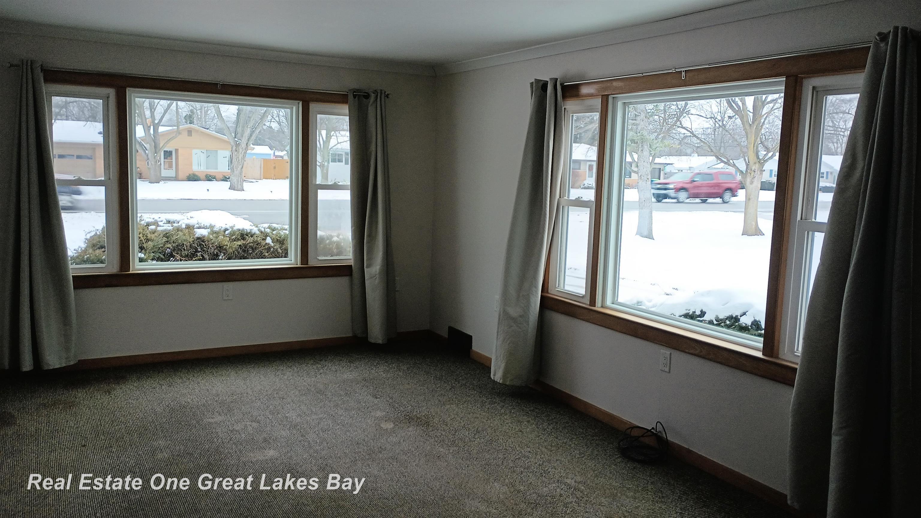 2700 Hemmeter Road Saginaw, MI 48603 - Photo 2 of 19 50164950-9ba60f7d-a4c6-4c00-8a99-56d807da3e3e.JPG