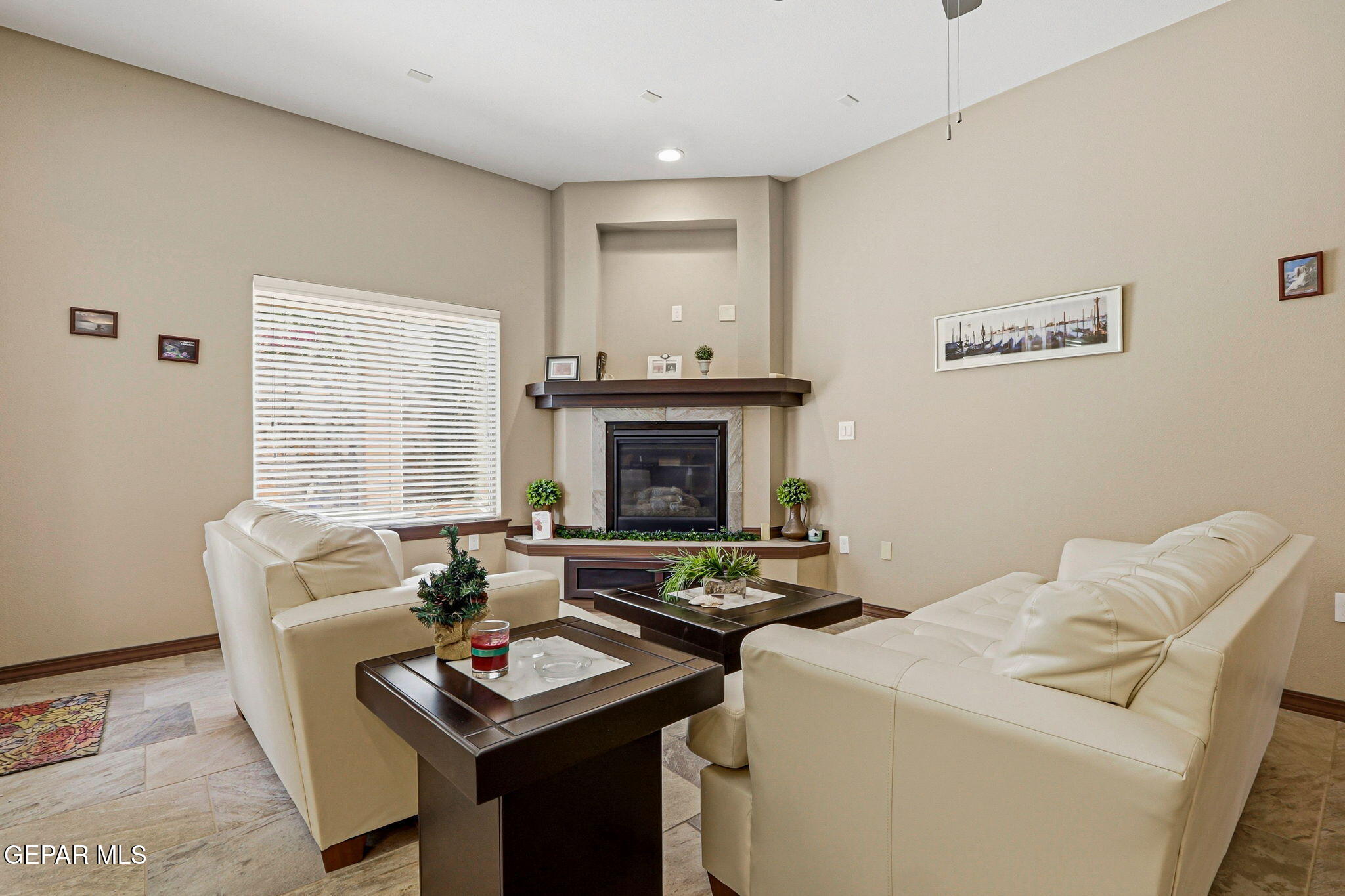 12039 Equestrian Road El Paso, TX 79928 - Photo 17 of 57 Living area
