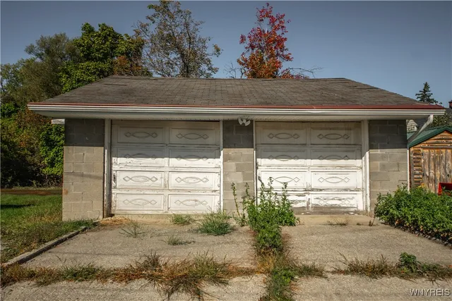 $899,000 | 4 Wendel Street, Lancaster, NY 14043