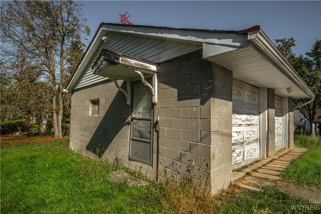 $899,000 | 4 Wendel Street, Lancaster, NY 14043