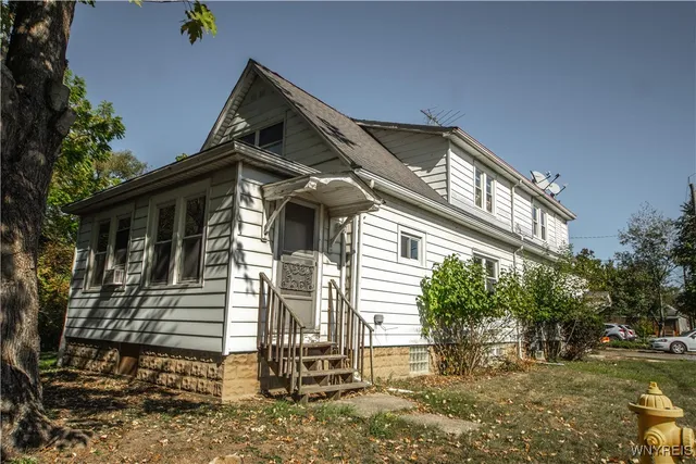 $899,000 | 4 Wendel Street, Lancaster, NY 14043