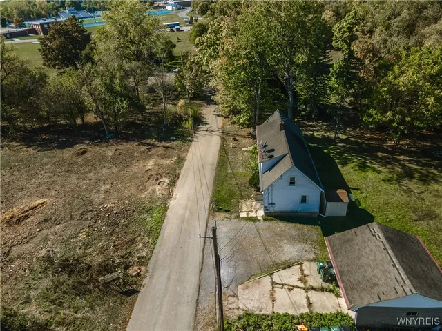 $899,000 | 4 Wendel Street, Lancaster, NY 14043