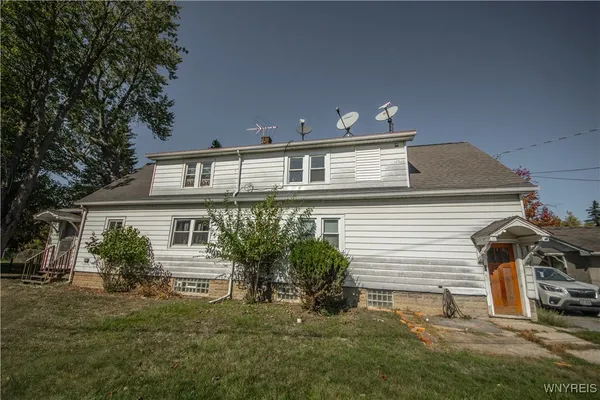 $899,000 | 4 Wendel Street, Lancaster, NY 14043
