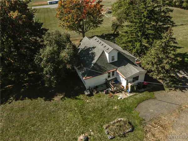 $899,000 | 4 Wendel Street, Lancaster, NY 14043