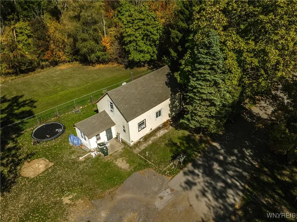 $899,000 | 4 Wendel Street, Lancaster, NY 14043