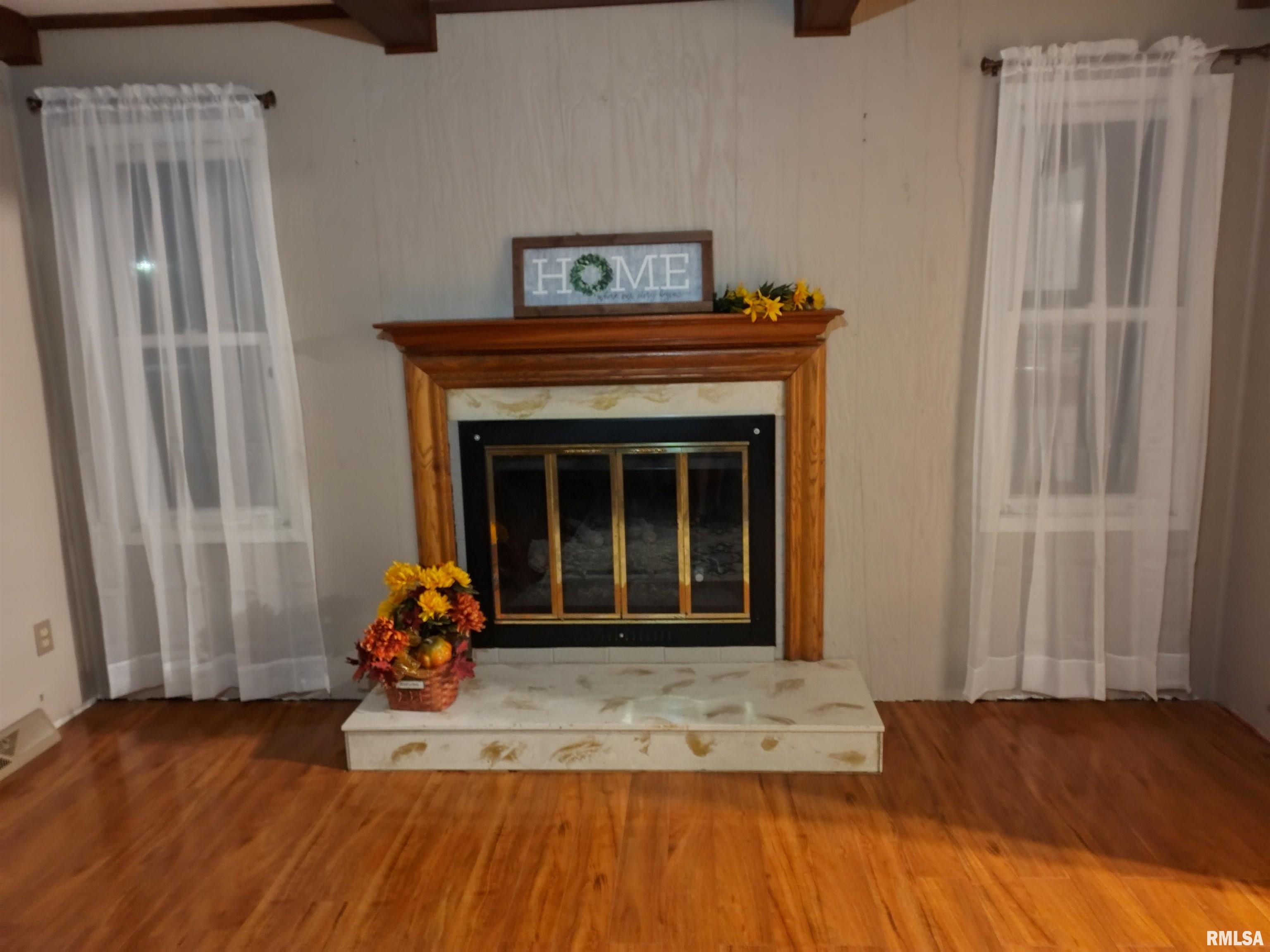 10954 Knoles Road Petersburg, IL 62675 - Photo 6 of 10 Gallery Image 6