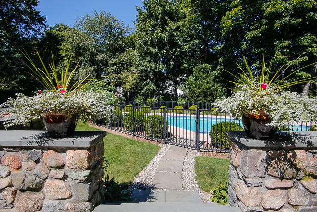 21 Old Studio Road New Canaan, CT 06840 - Photo 31 of 39 a garden view with a seating space