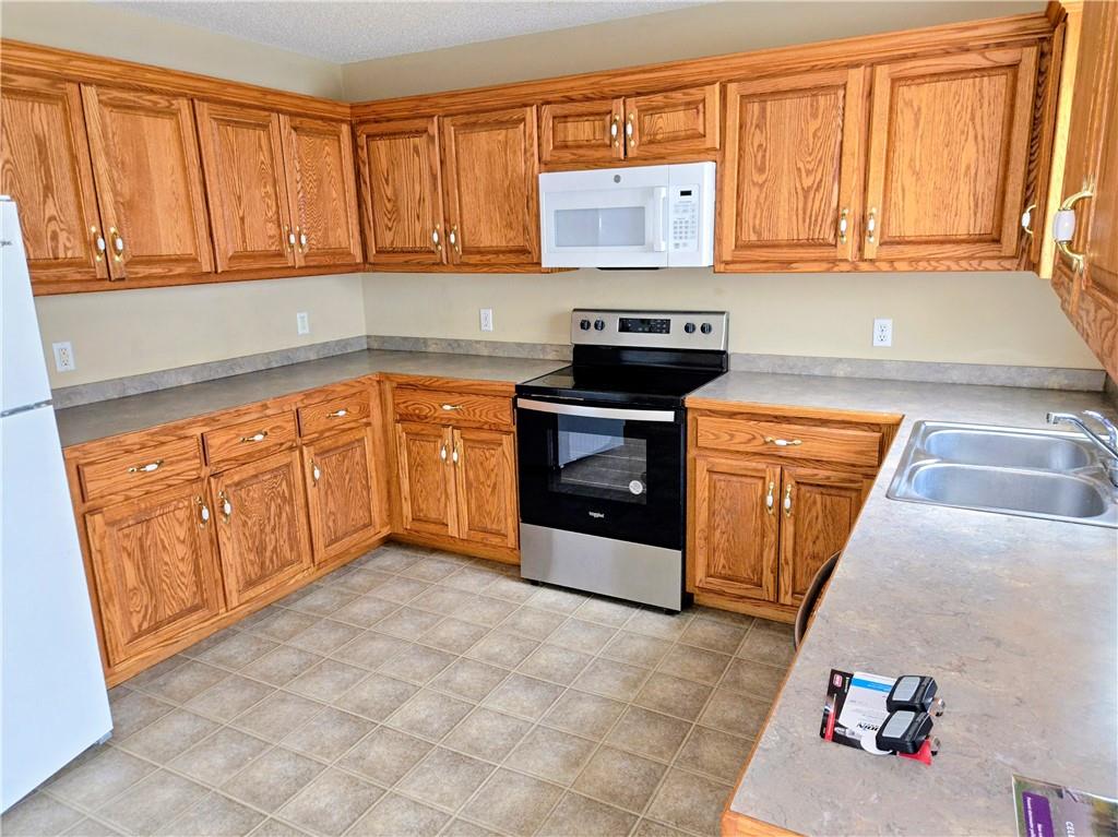 1302 Cloverleaf Court Warrensburg, MO 64093 - Photo 2 of 24