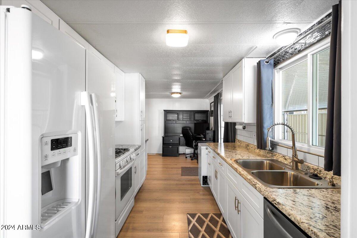 303 South Recker Road, Unit 45 Mesa, AZ 85206 - Photo 11 of 27 Kitchen