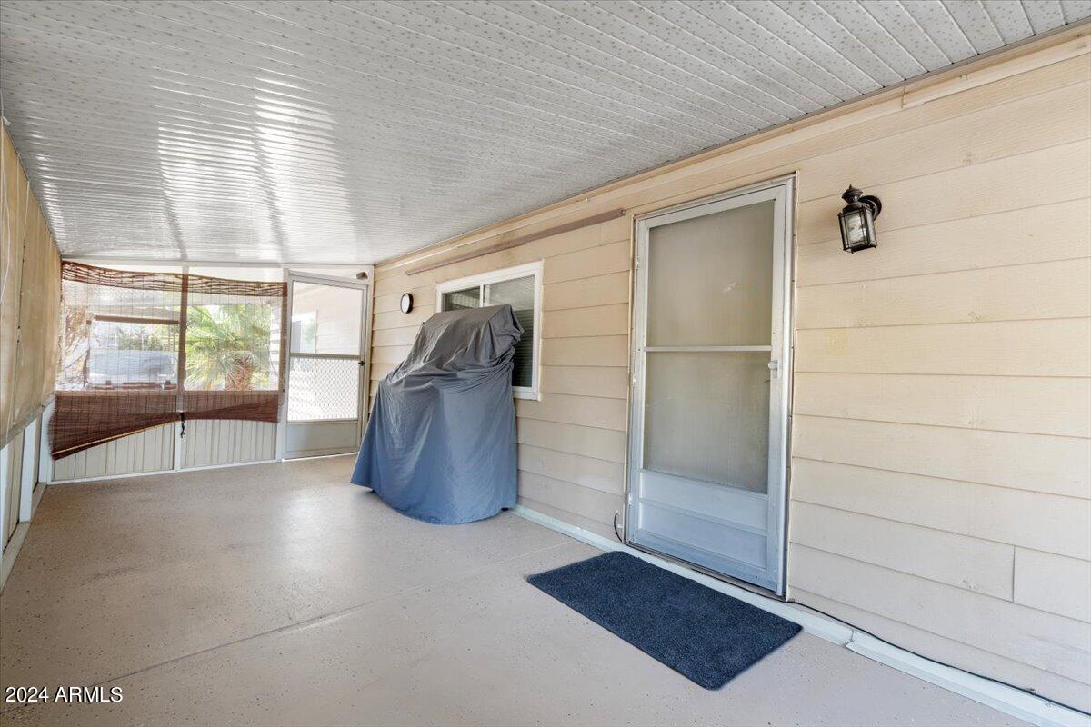 303 South Recker Road, Unit 45 Mesa, AZ 85206 - Photo 7 of 27 Screened in Sitting area