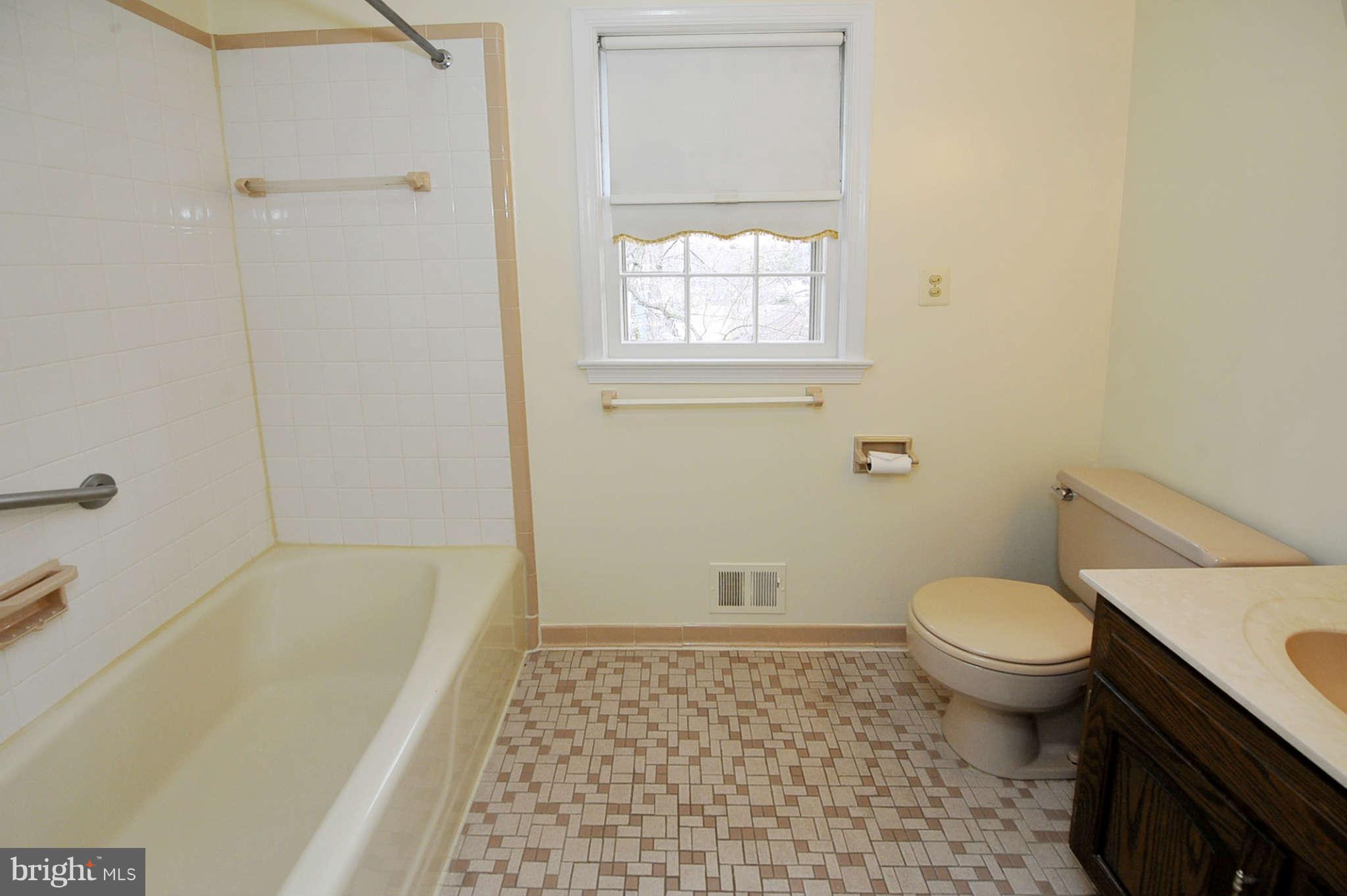 6324 Lenox Road Bethesda, MD 20817 - Photo 19 of 30 Bath (Master)