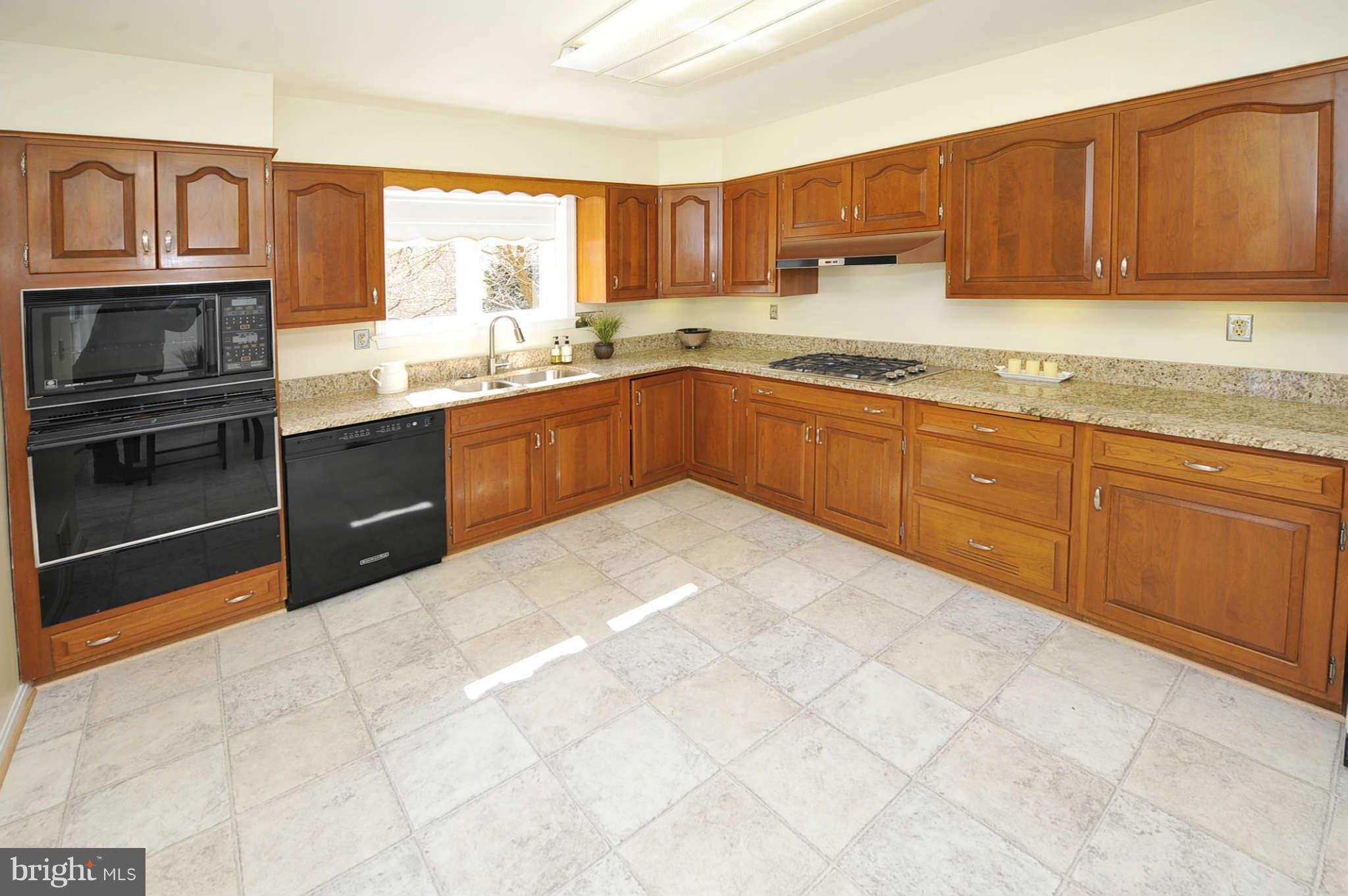 6324 Lenox Road Bethesda, MD 20817 - Photo 7 of 30 Kitchen