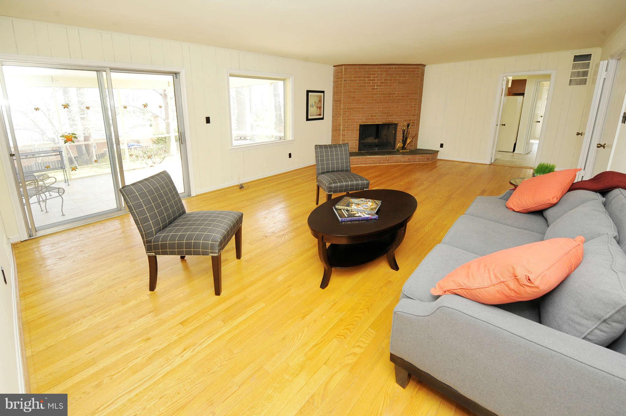 6324 Lenox Road Bethesda, MD 20817 - Photo 9 of 30 Family Room