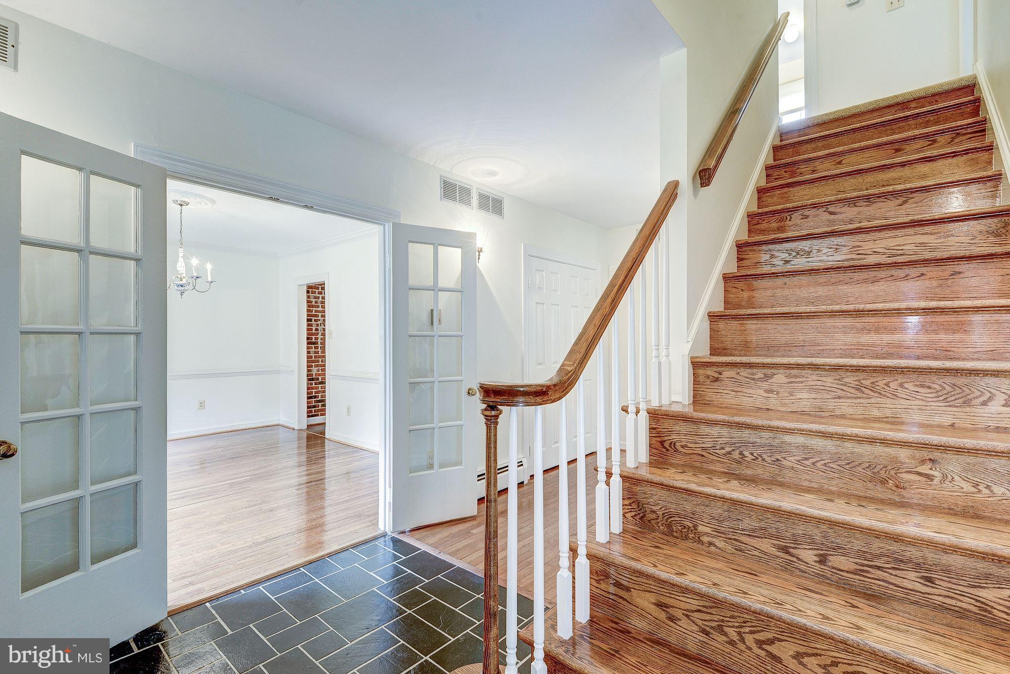 13215 Springdale Estates Road Clifton, VA 20124 - Photo 4 of 28 Foyer