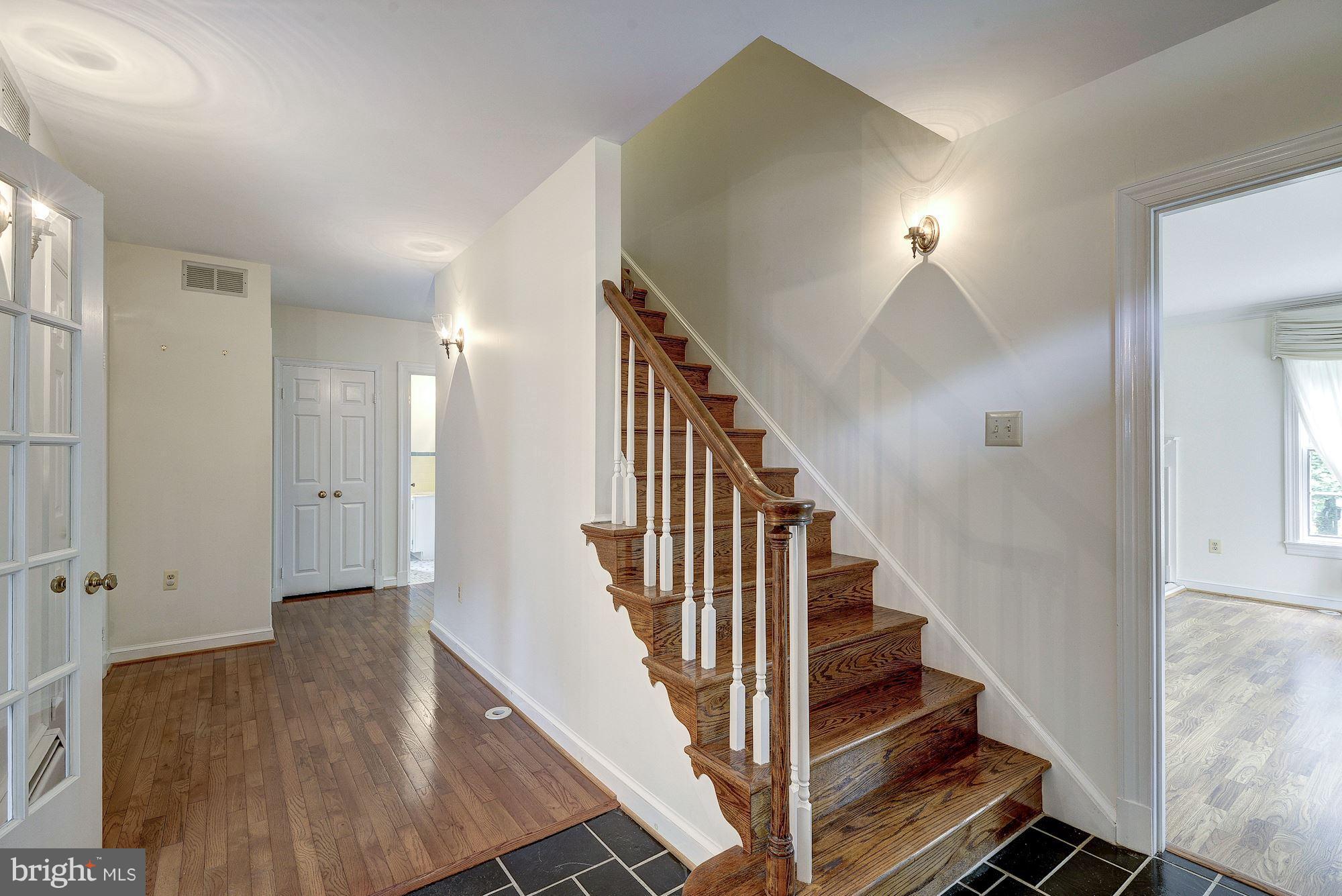 13215 Springdale Estates Road Clifton, VA 20124 - Photo 5 of 28 Foyer