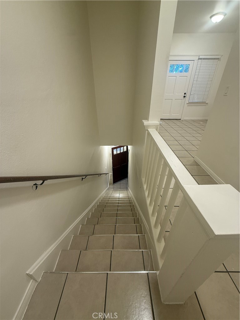 718 Chestnut Avenue, Unit 4 Long Beach, CA 90813 - Photo 7 of 11 a view of a hallway