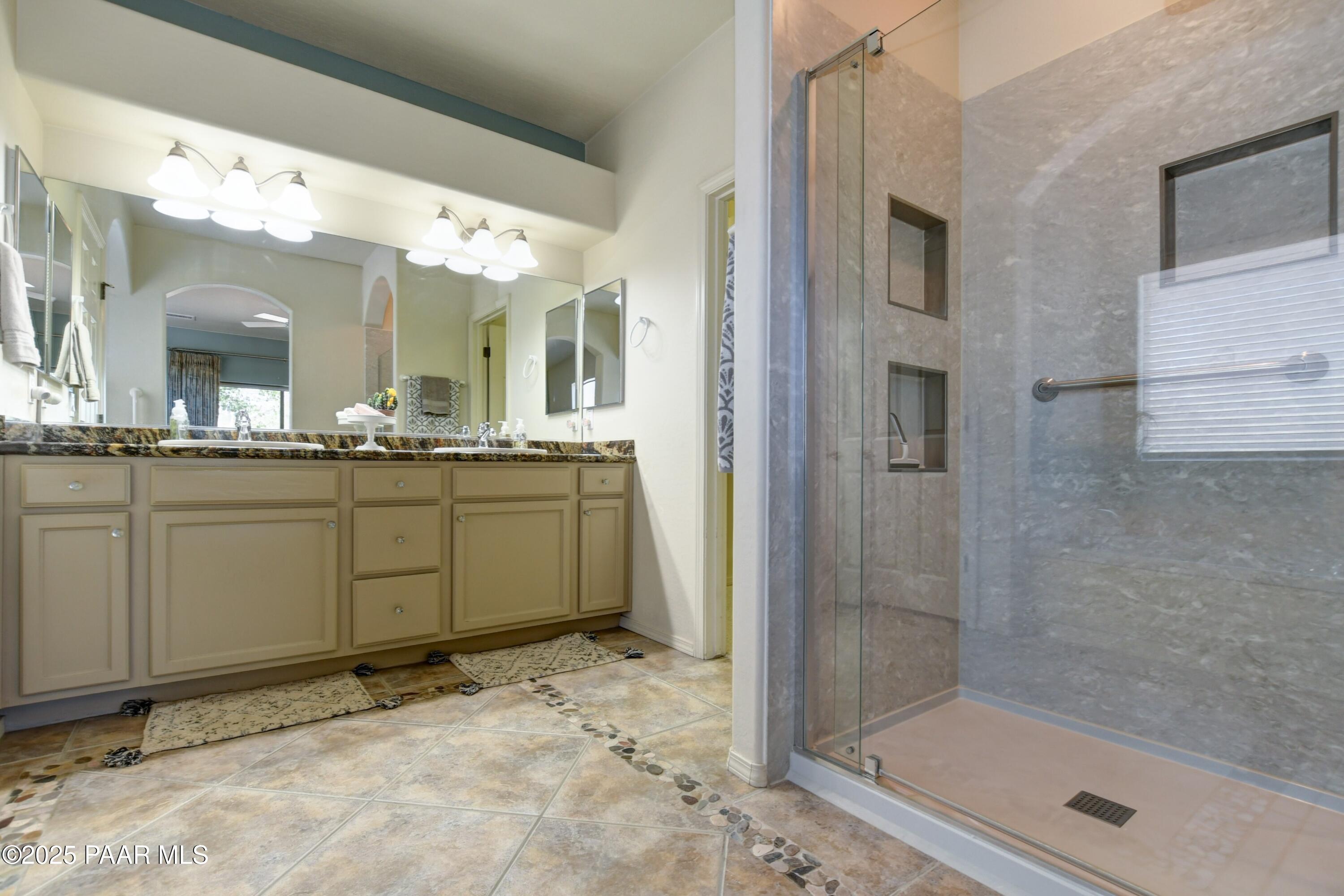 2685 West Willow Oak Road Prescott, AZ 86305 - Photo 17 of 35 Primary Bathroom 1