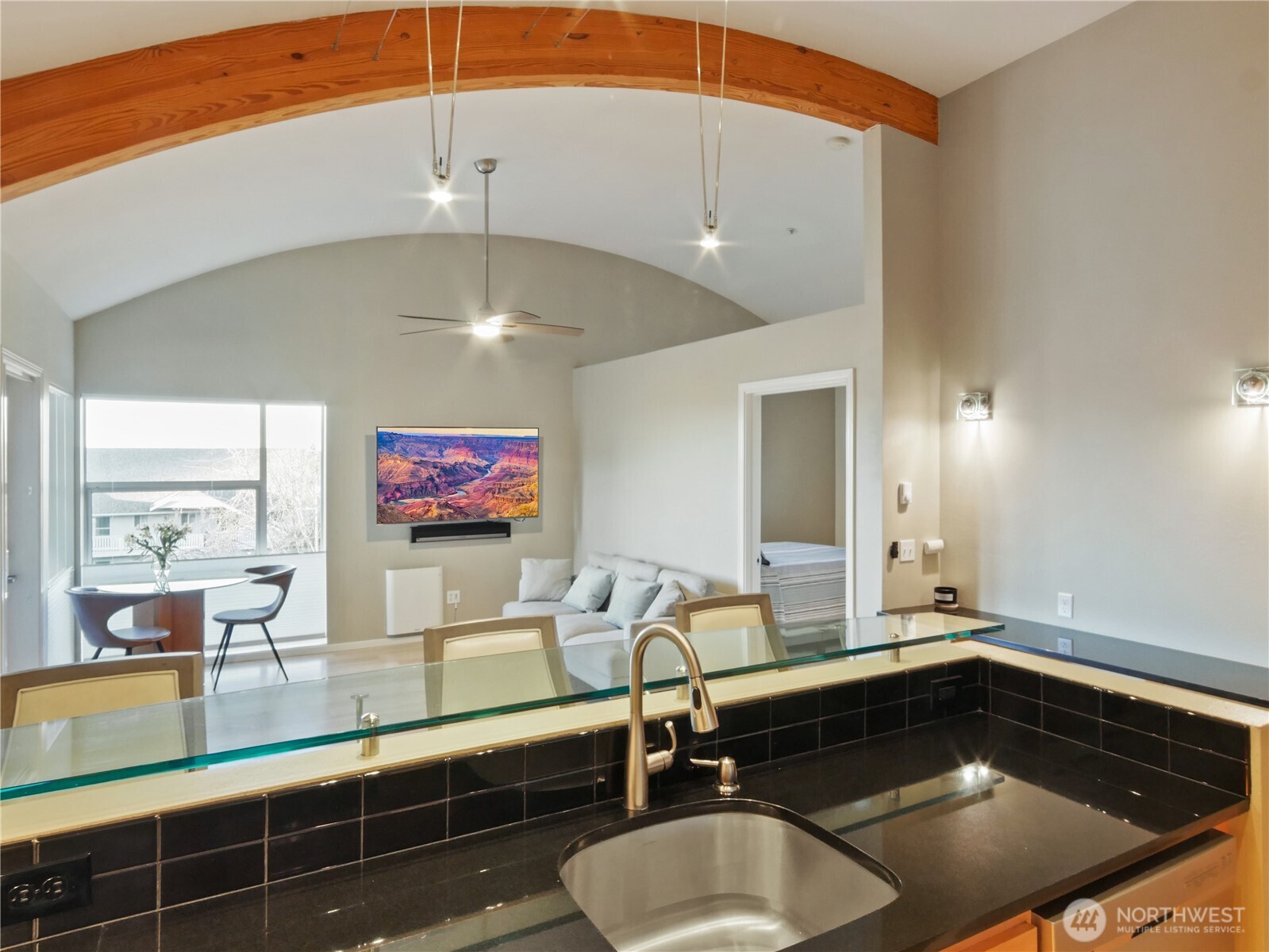 654 5th Avenue South, Unit 404 Edmonds, WA 98020 - Photo 11 of 32