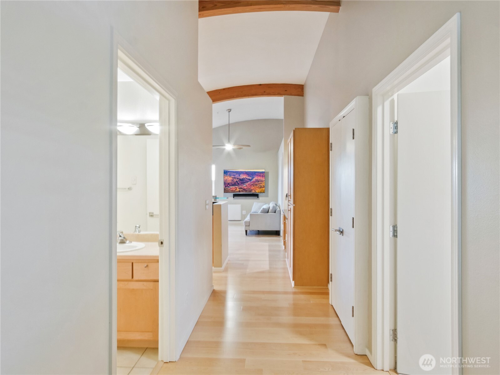 654 5th Avenue South, Unit 404 Edmonds, WA 98020 - Photo 12 of 32