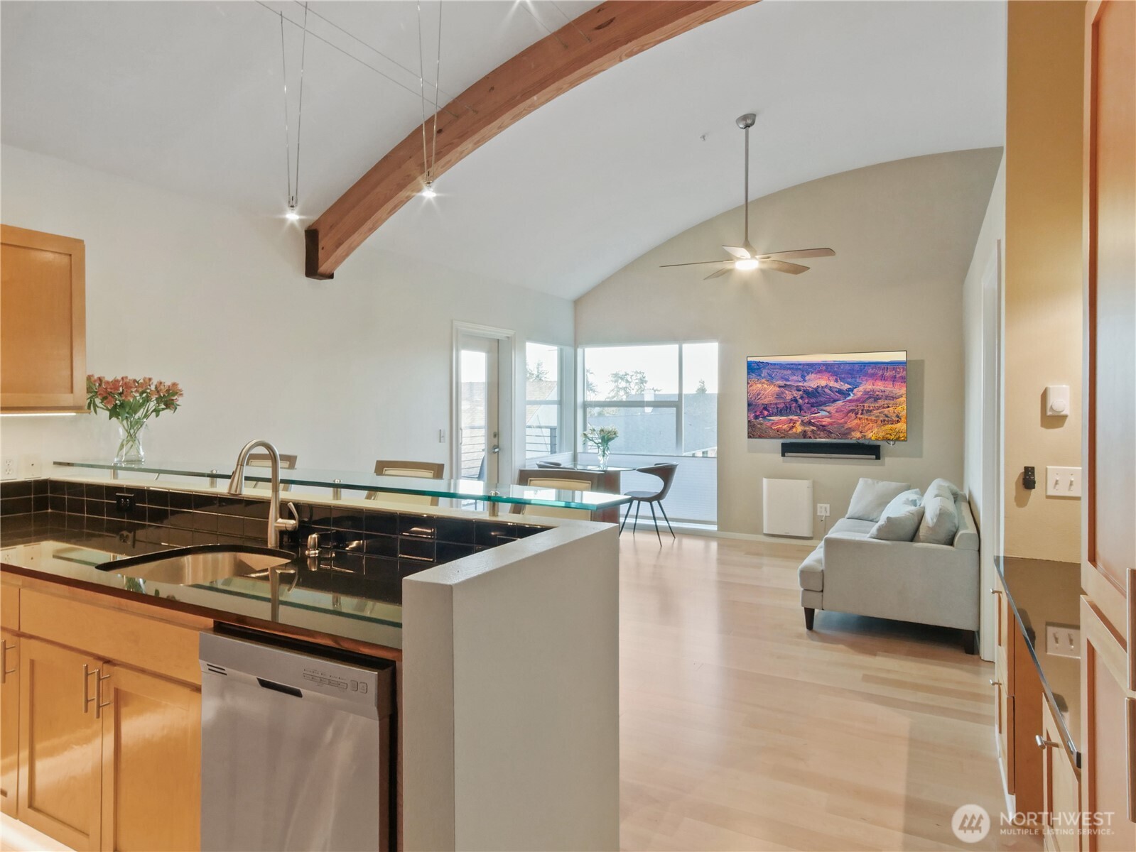 654 5th Avenue South, Unit 404 Edmonds, WA 98020 - Photo 2 of 32