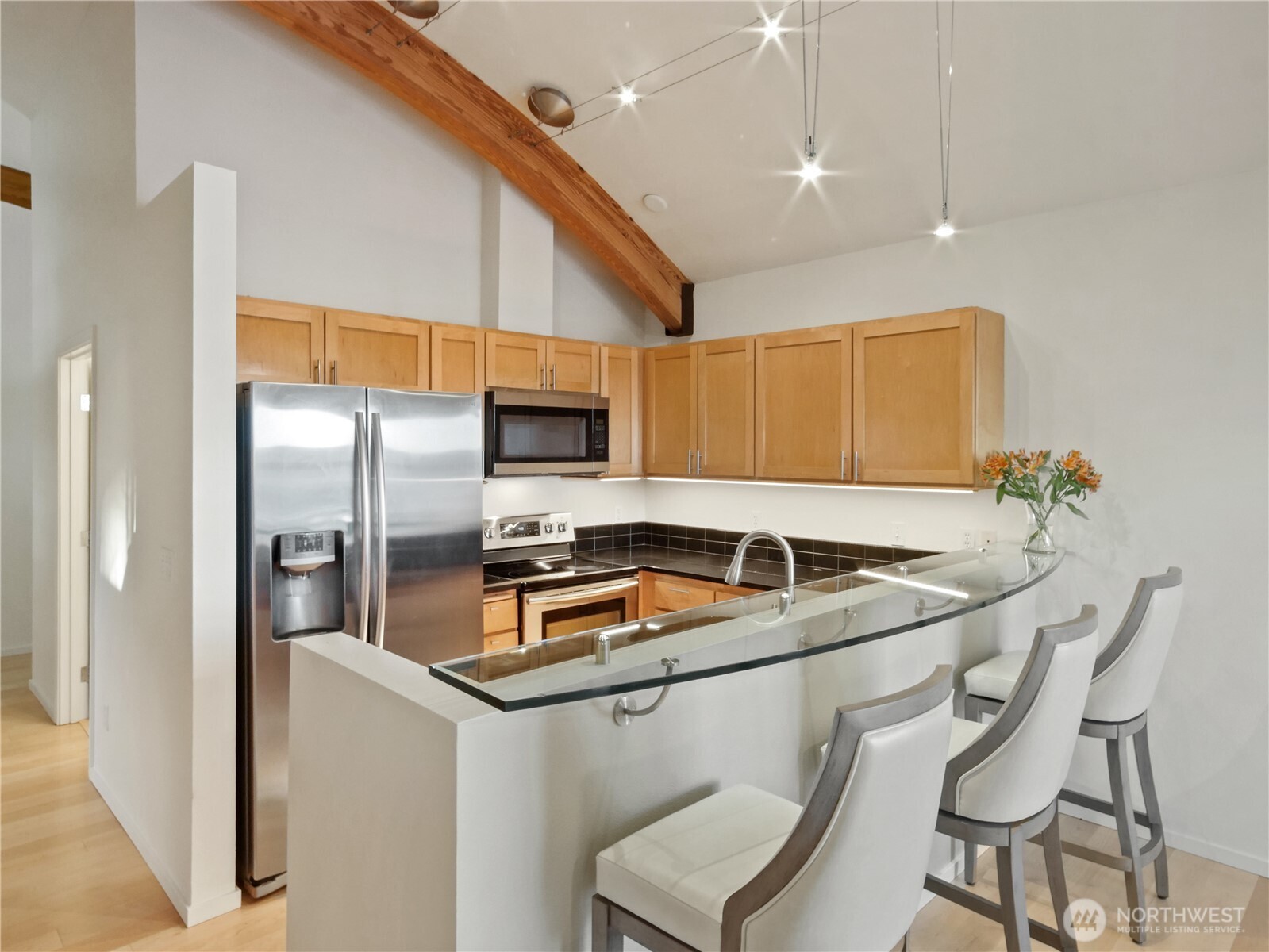 654 5th Avenue South, Unit 404 Edmonds, WA 98020 - Photo 5 of 32