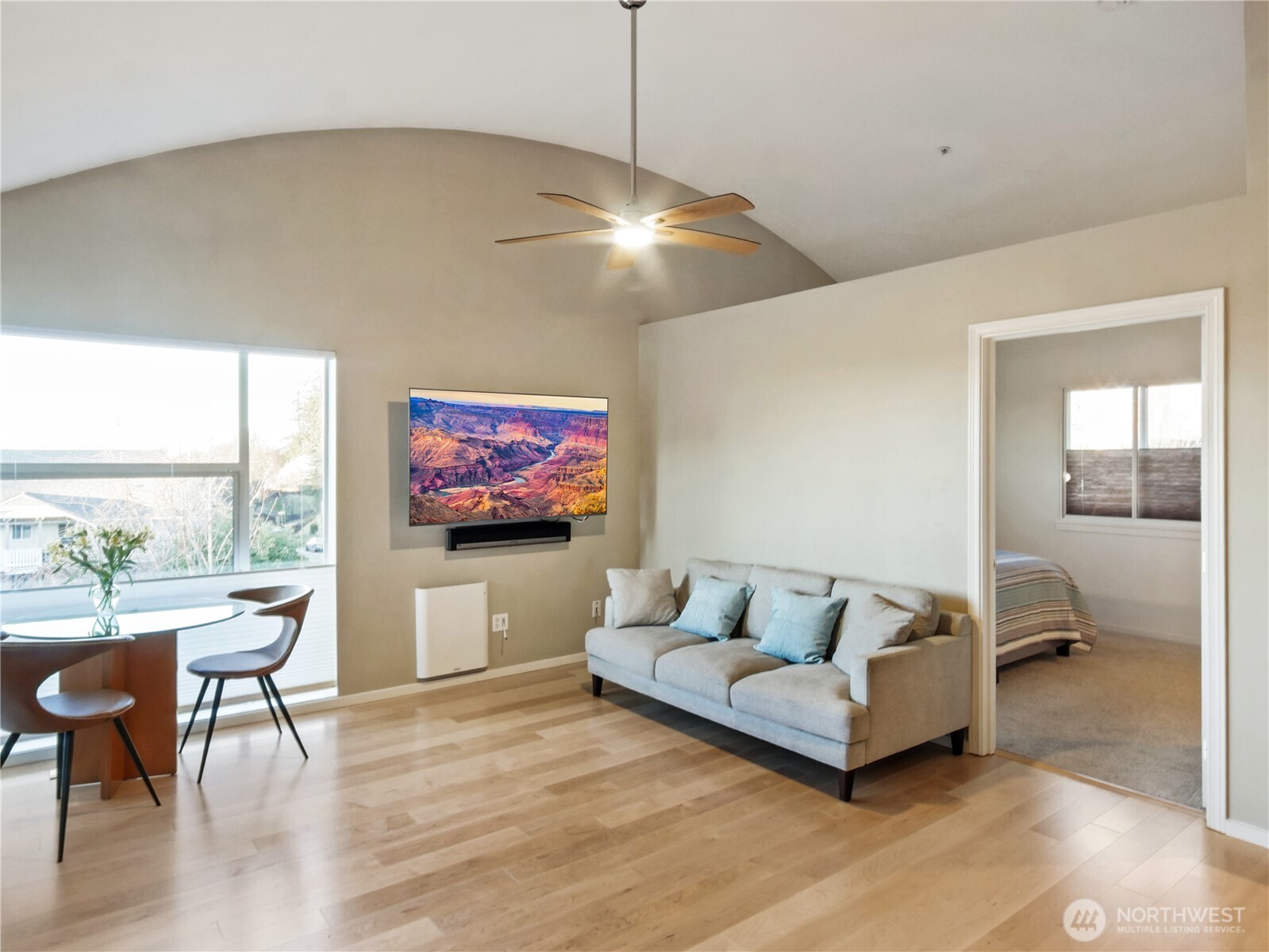 654 5th Avenue South, Unit 404 Edmonds, WA 98020 - Photo 6 of 32