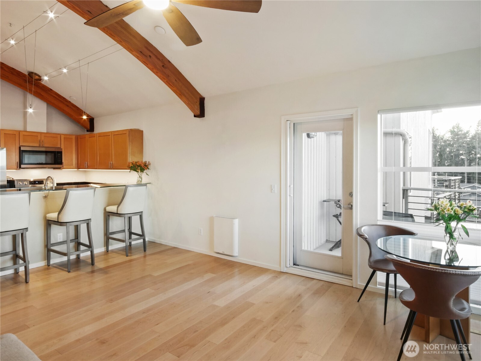 654 5th Avenue South, Unit 404 Edmonds, WA 98020 - Photo 7 of 32