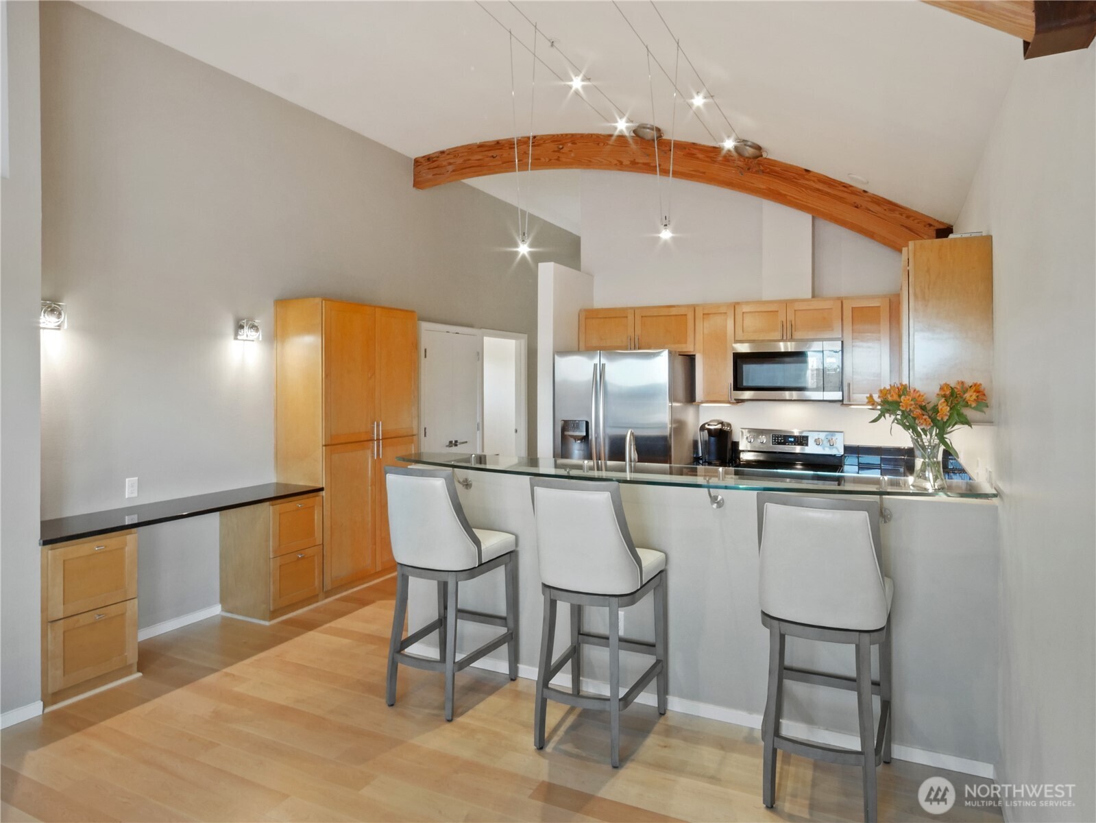 654 5th Avenue South, Unit 404 Edmonds, WA 98020 - Photo 9 of 32