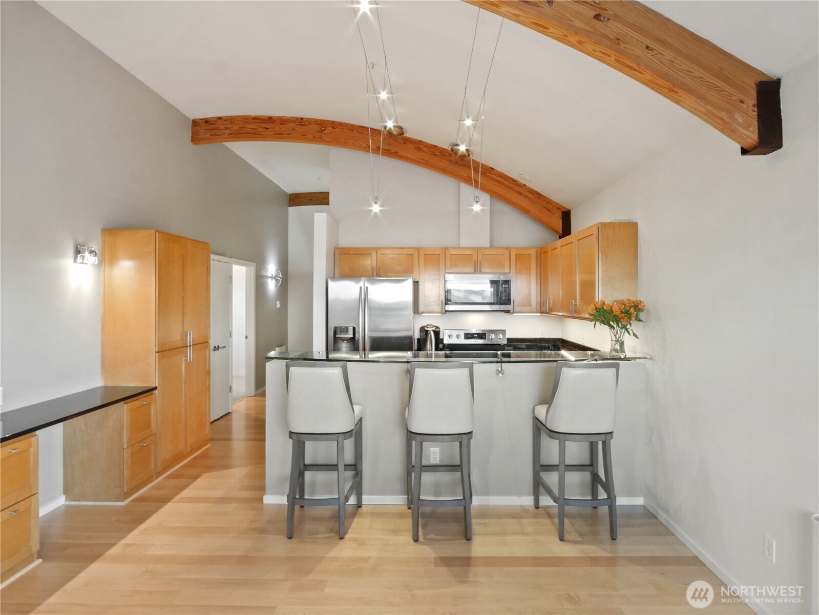 654 5th Avenue South, Unit 404 Edmonds, WA 98020 - Photo 10 of 32