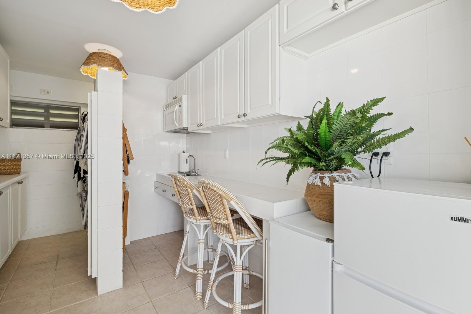 2899 Collins Avenue, Unit 1025 Miami Beach, FL 33140 - Photo 17 of 19