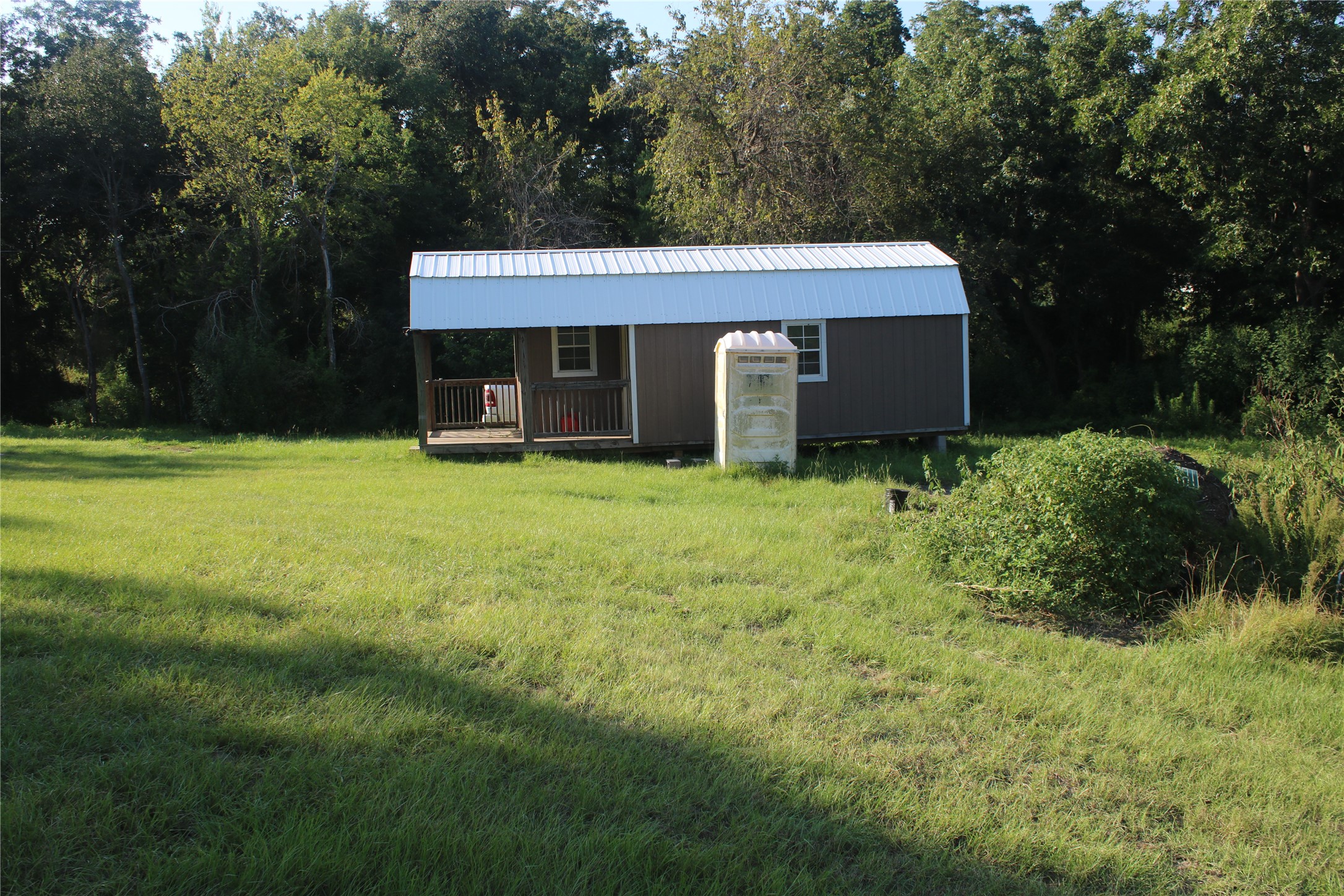 25302 Lk Rdg Drive Navasota, TX 77868 - Photo 8 of 17 a backyard of a house with yard and trampoline