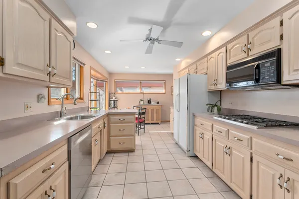$329,900 | 18515 Dundee Avenue, Homewood, IL 60430