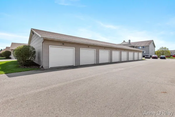 $215,000 | 8348 North Jasonville Court Southeast, Unit 33, Caledonia, MI 49316