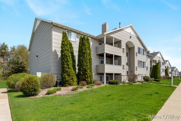 $215,000 | 8348 North Jasonville Court Southeast, Unit 33, Caledonia, MI 49316