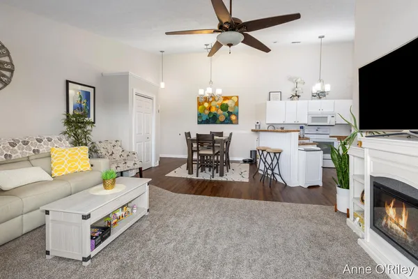 $215,000 | 8348 North Jasonville Court Southeast, Unit 33, Caledonia, MI 49316