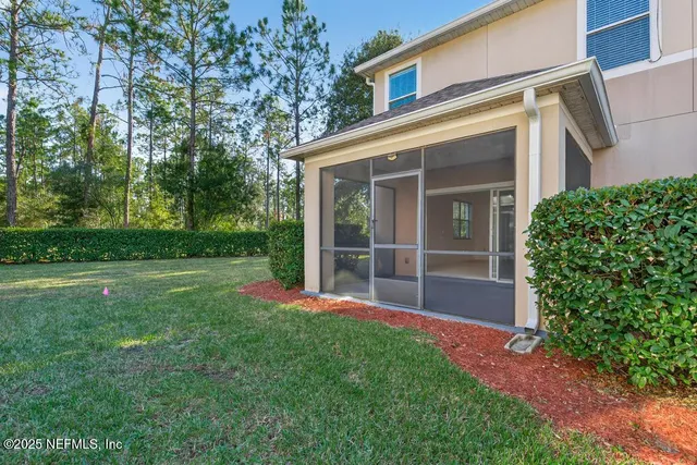 a view of a house with backyard